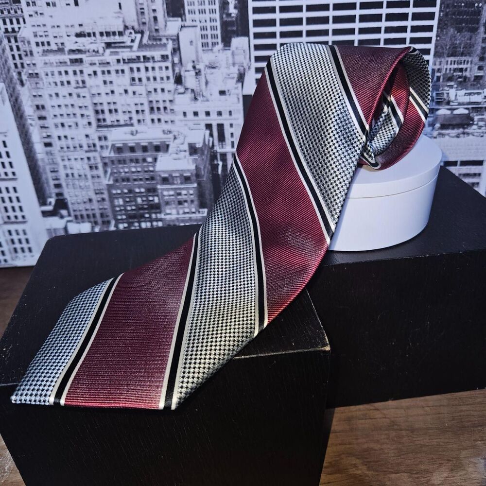 George Men's Tie